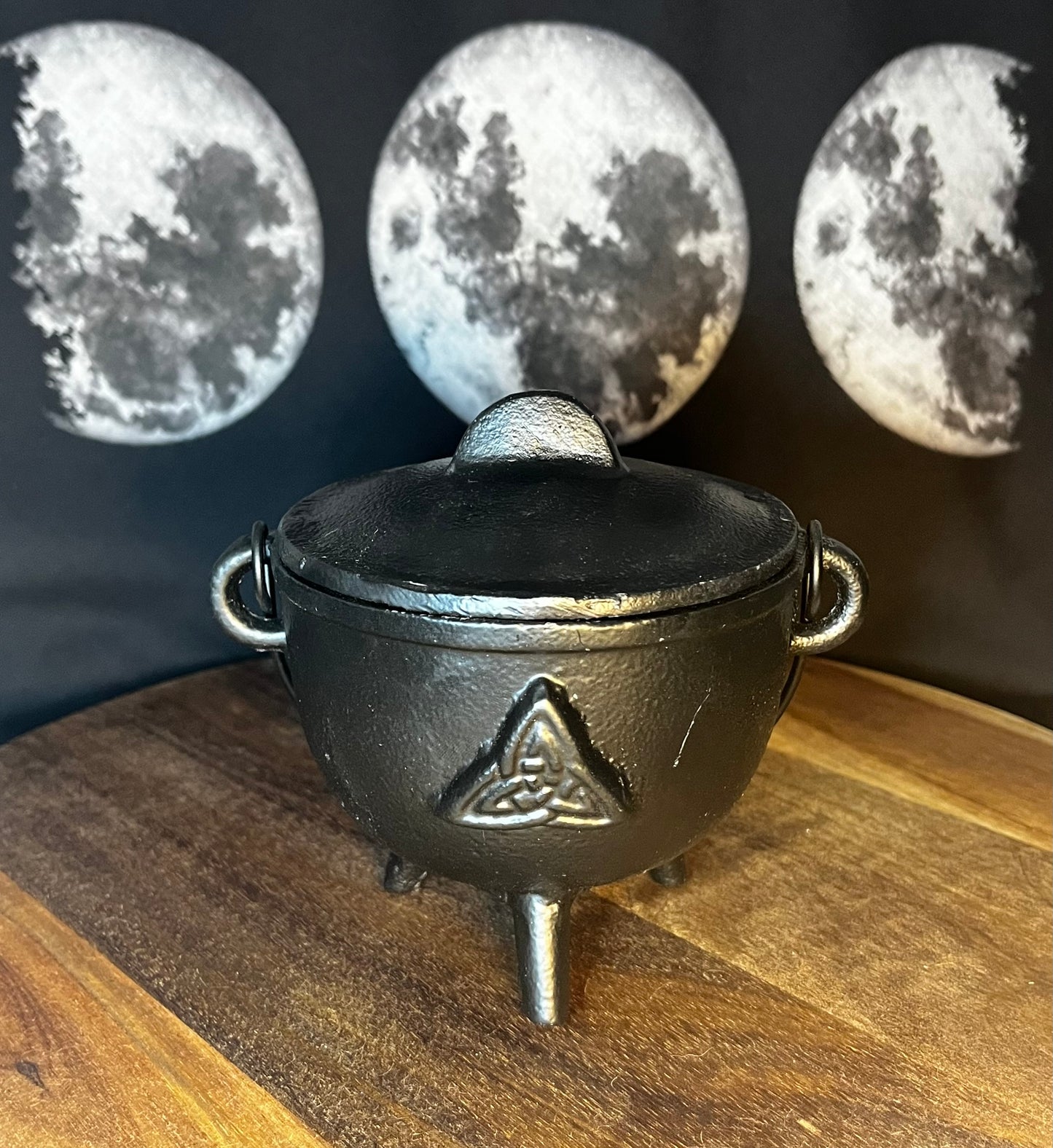 Cast Iron Triquetra Cauldron
